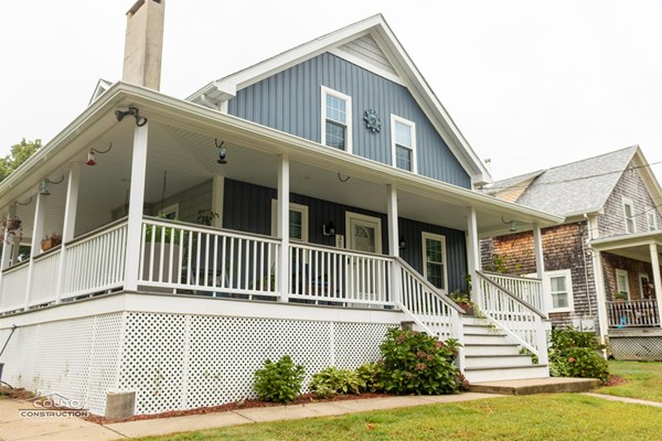 blue vinyl siding installation
